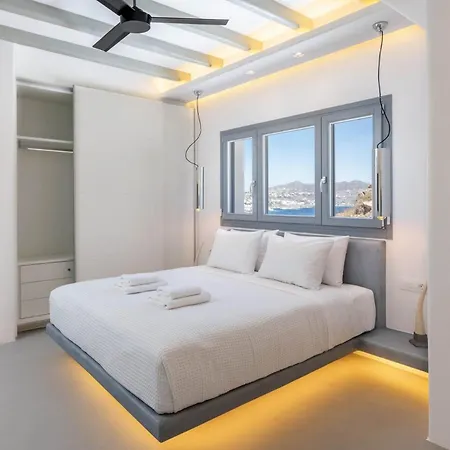 House Mykonos 3*