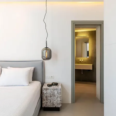 House Mykonos 3*